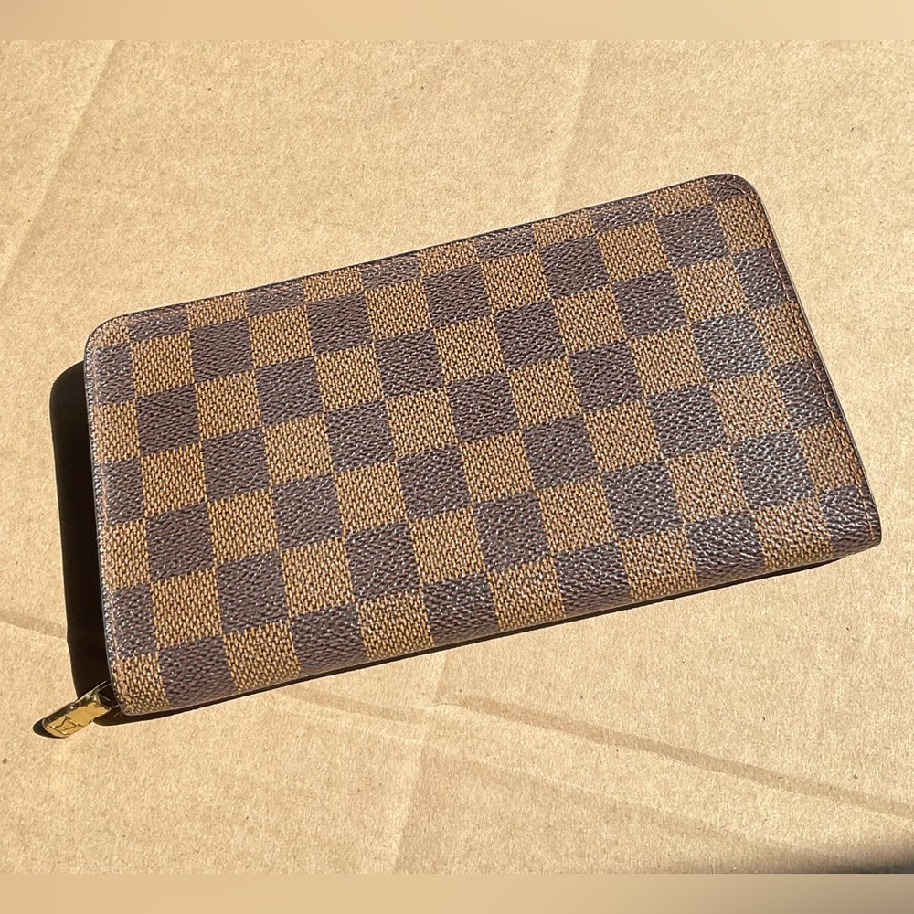 ✅ DAMIER AUTHENTIC ZIP LONG WALLET
LOUIS VUITTON
